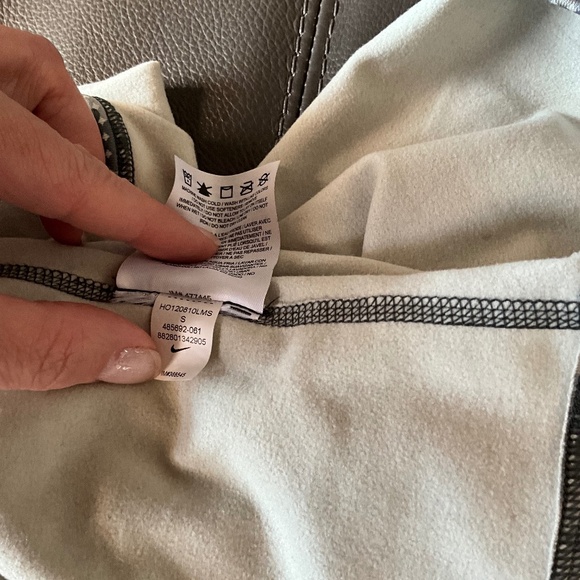 Nike Pro Running Gym Athletic Stretch Top Mod Print Active Layering Gray White S - Picture 8 of 10